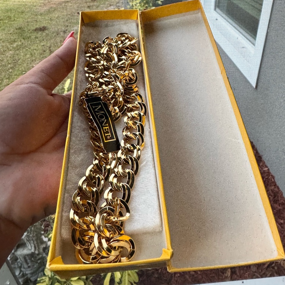 Vintage Monet Luxurious Gold-Tone Chain new 🆕